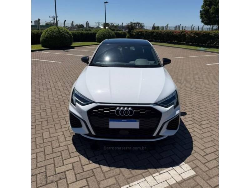 AUDI - A3 - 2023/2024 - Branca - R$ 249.990,00