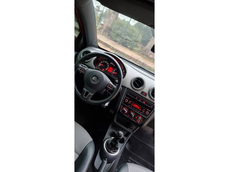 VOLKSWAGEN - SAVEIRO - 2015/2016 - Vermelha - R$ 74.990,00